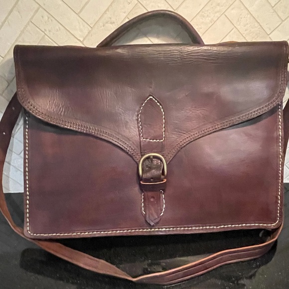 Other - Beautifully crafted leather briefcase / satchel.